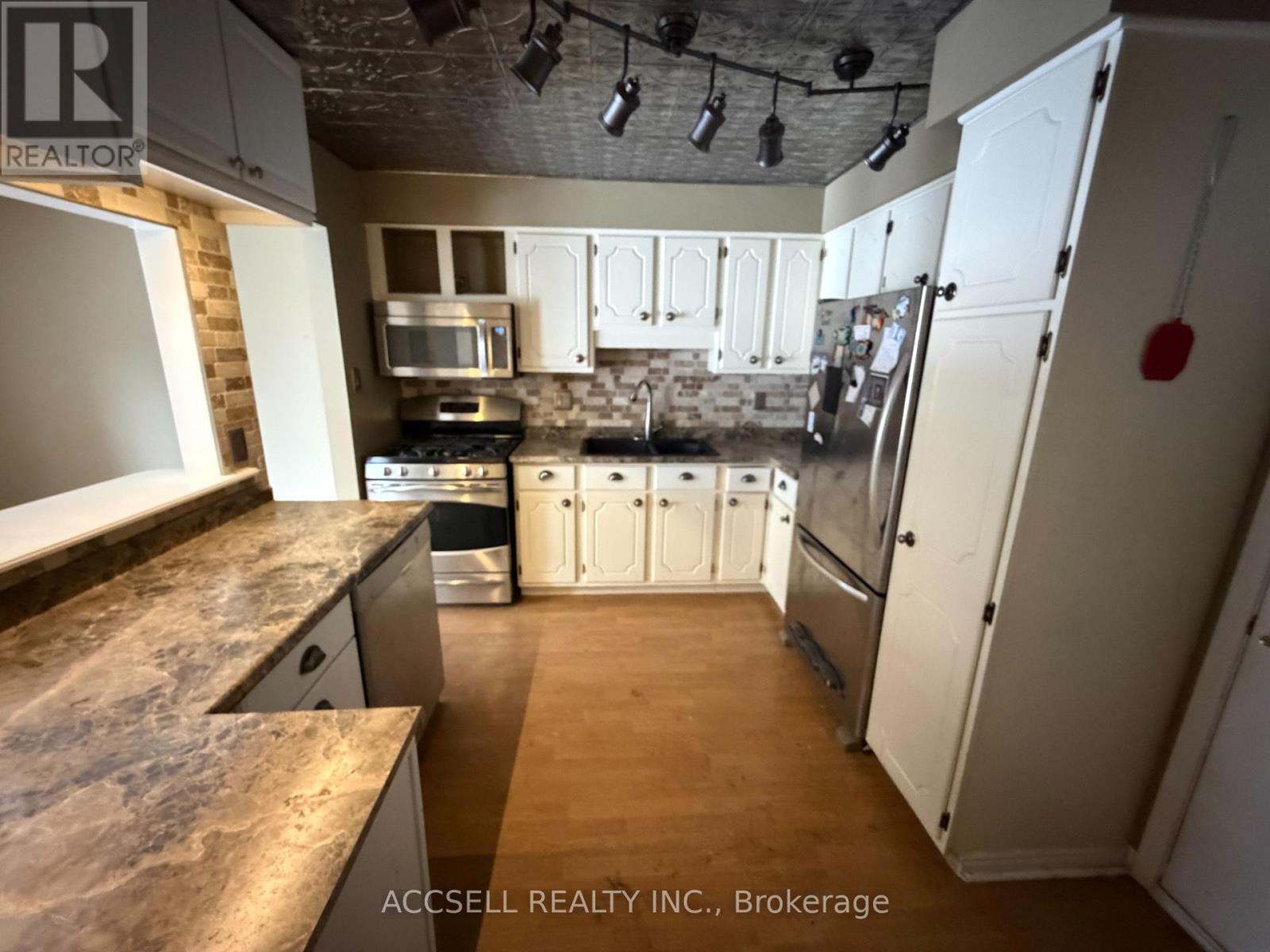 1690 Attawandaron Road, London North, Ontario  N6G 3M8 - Photo 11 - X12652388