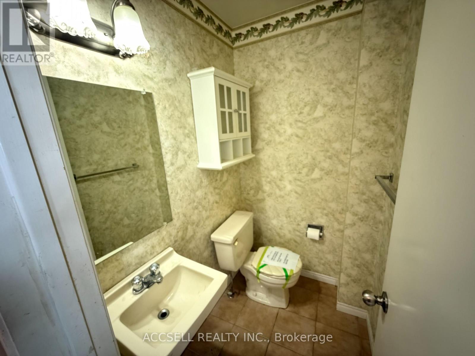 1690 Attawandaron Road, London North, Ontario  N6G 3M8 - Photo 4 - X12652388