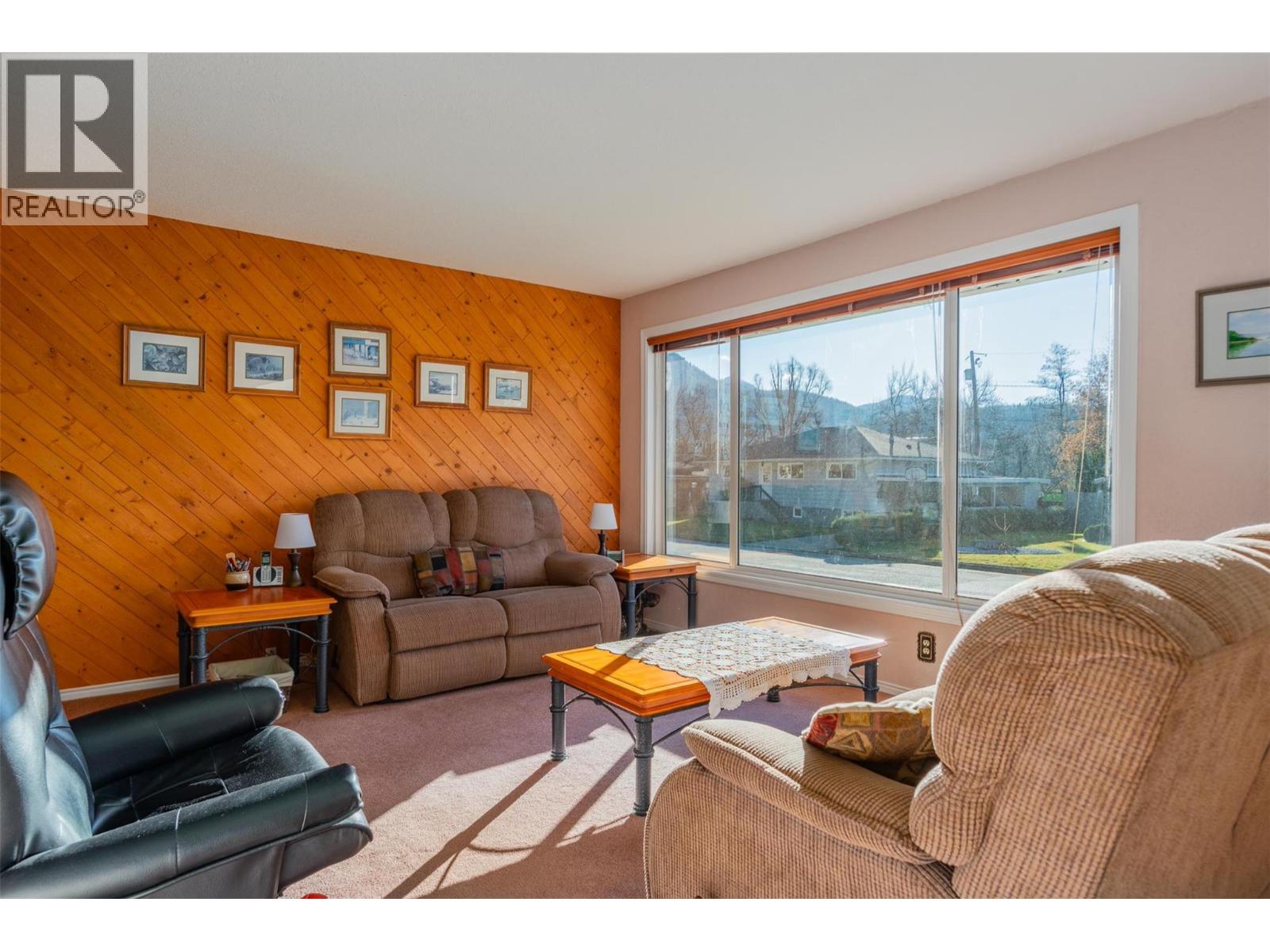 1043 Regan Crescent, Trail, British Columbia  V1R 1C3 - Photo 8 - 10370089