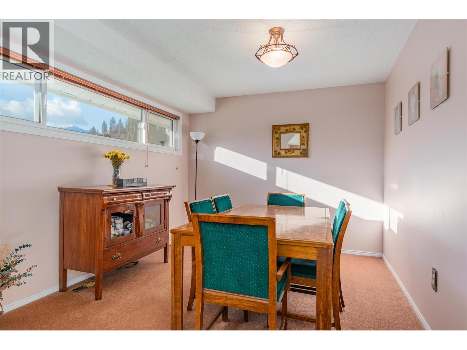 1043 Regan Crescent, Trail, British Columbia  V1R 1C3 - Photo 6 - 10370089