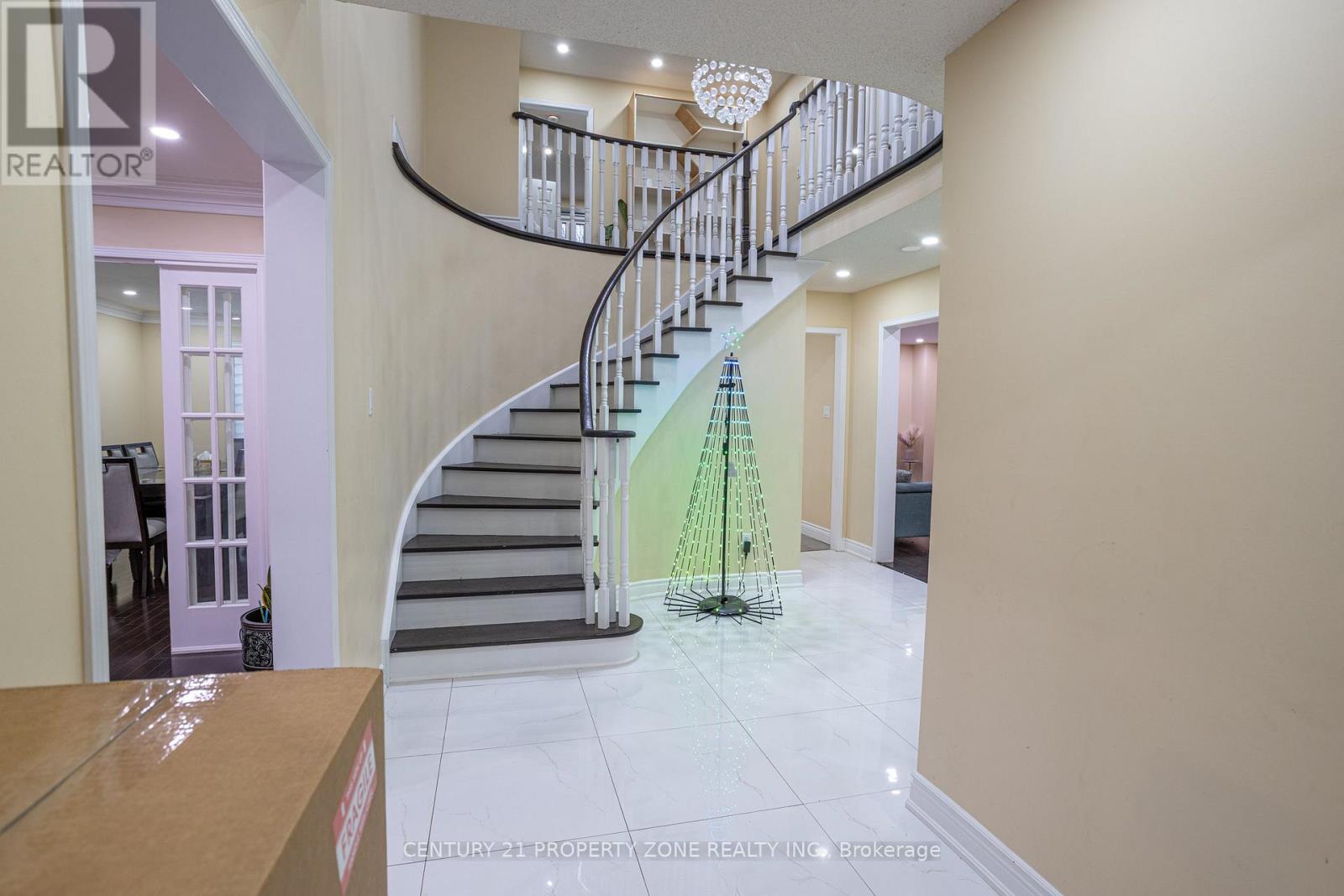 Upper - 2686 Ambercroft Trail, Mississauga, Ontario  L5M 4J9 - Photo 4 - W12652446