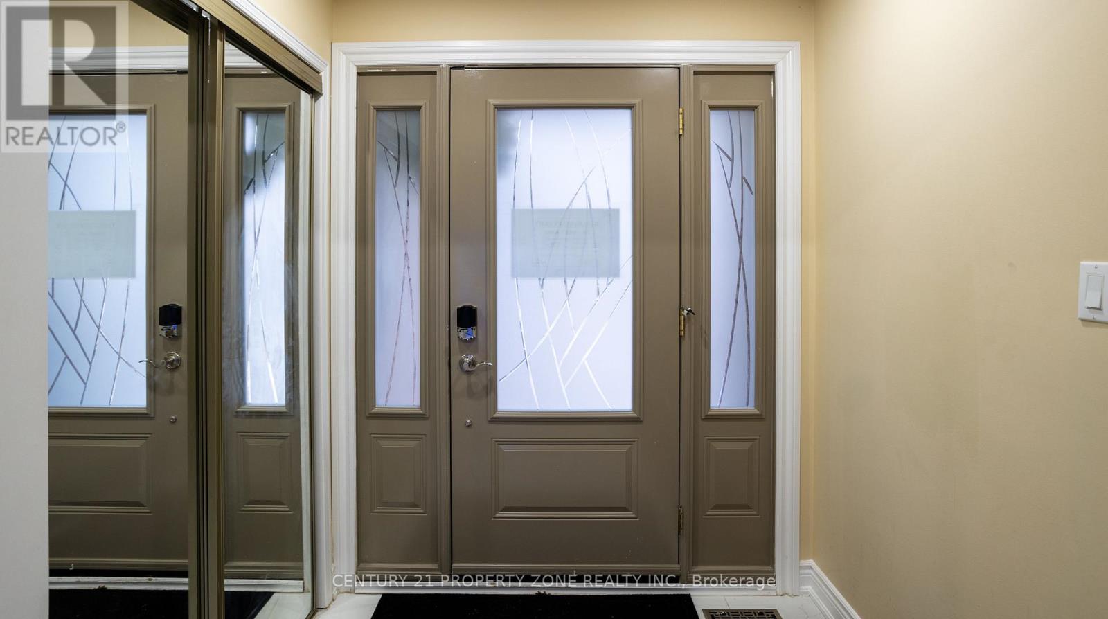 Upper - 2686 Ambercroft Trail, Mississauga, Ontario  L5M 4J9 - Photo 5 - W12652446