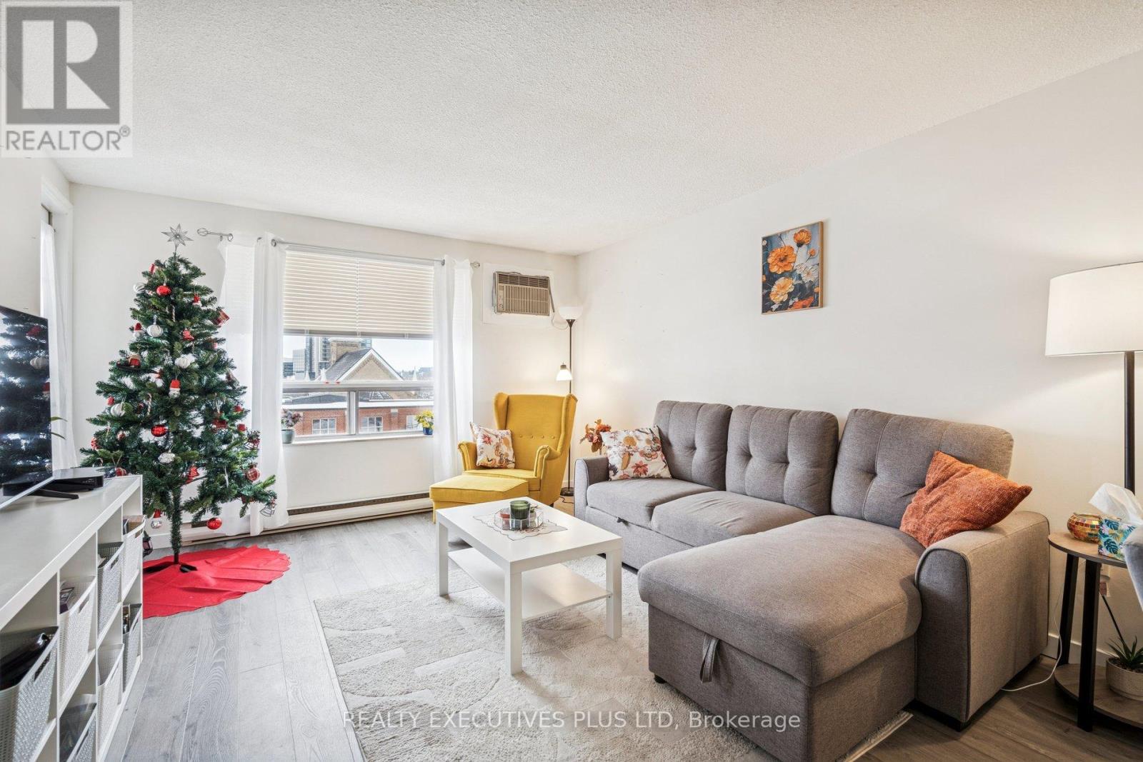 303 - 64 Benton Street, Kitchener, Ontario  N2G 4L9 - Photo 11 - X12652442