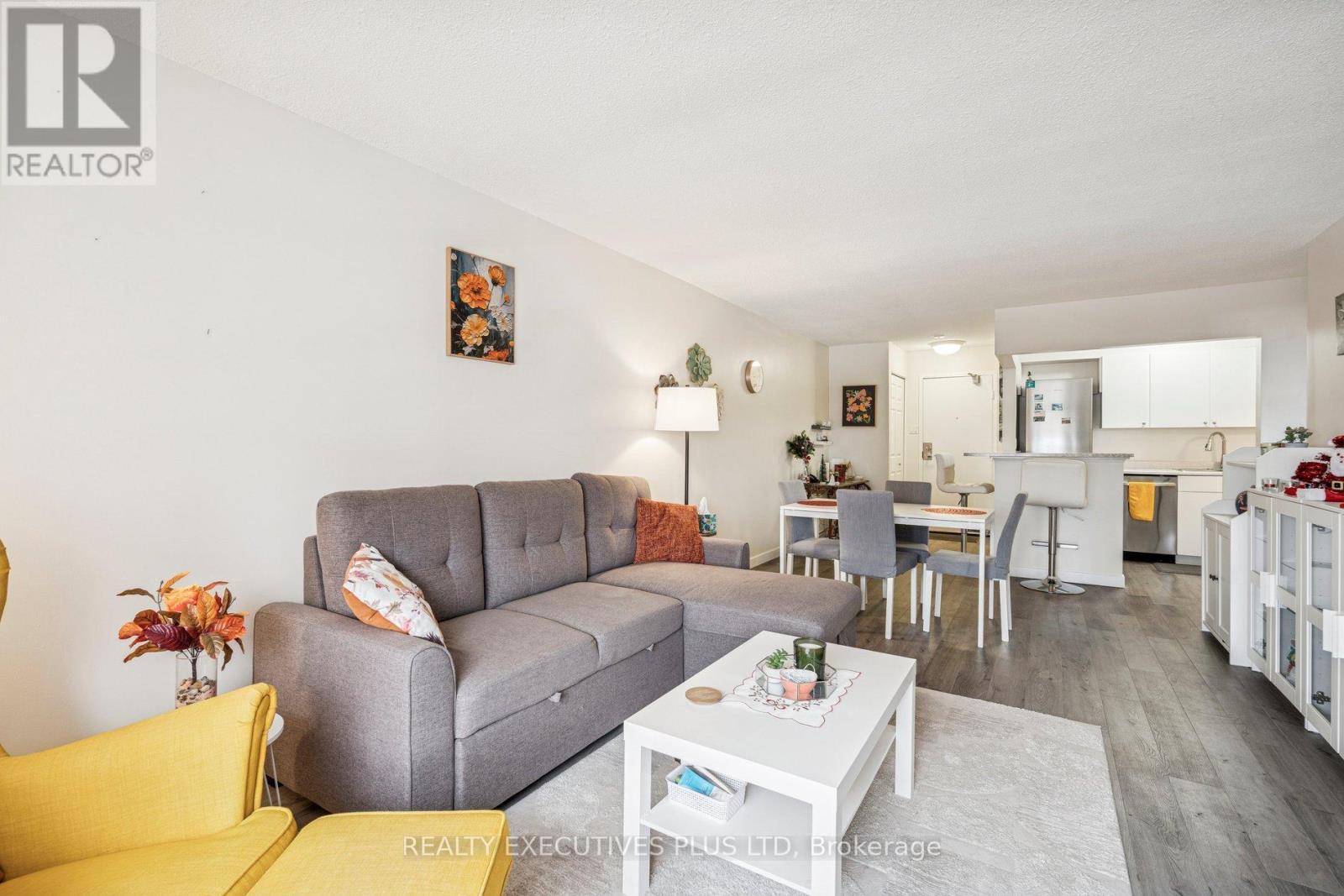 303 - 64 Benton Street, Kitchener, Ontario  N2G 4L9 - Photo 13 - X12652442