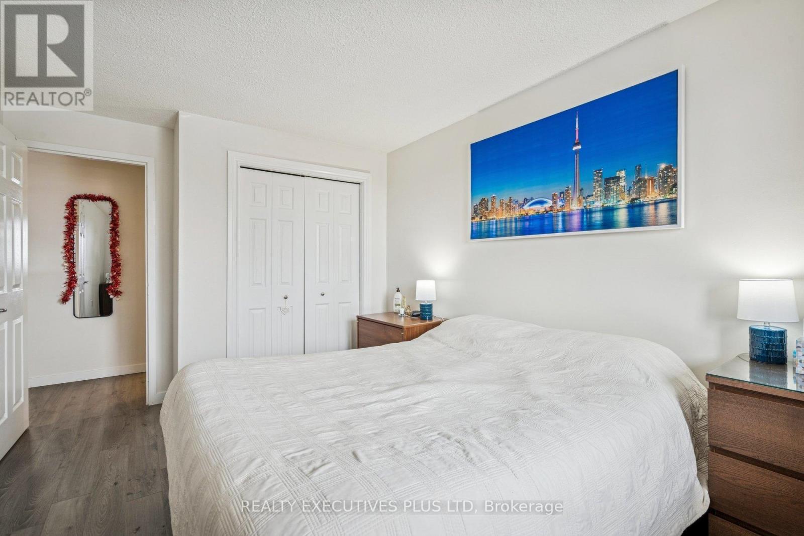 303 - 64 Benton Street, Kitchener, Ontario  N2G 4L9 - Photo 17 - X12652442