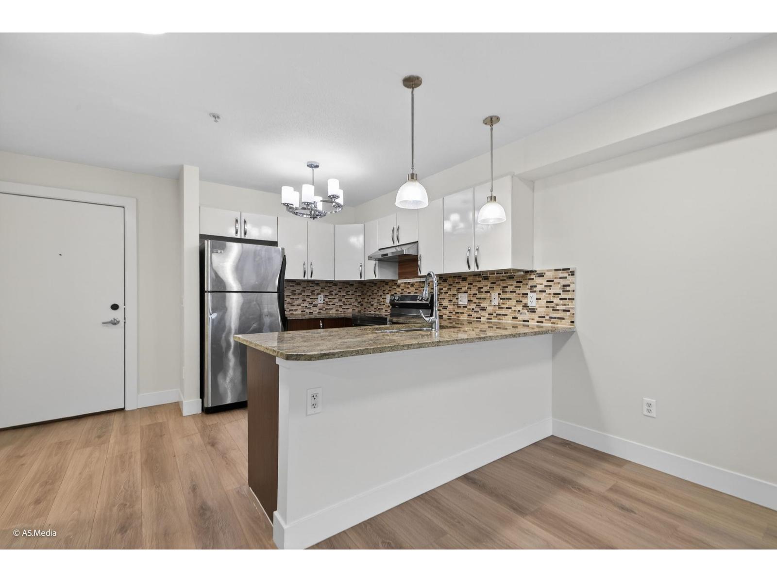 318 13555 Gateway Drive, Surrey, British Columbia  V3T 0B5 - Photo 7 - R3074986