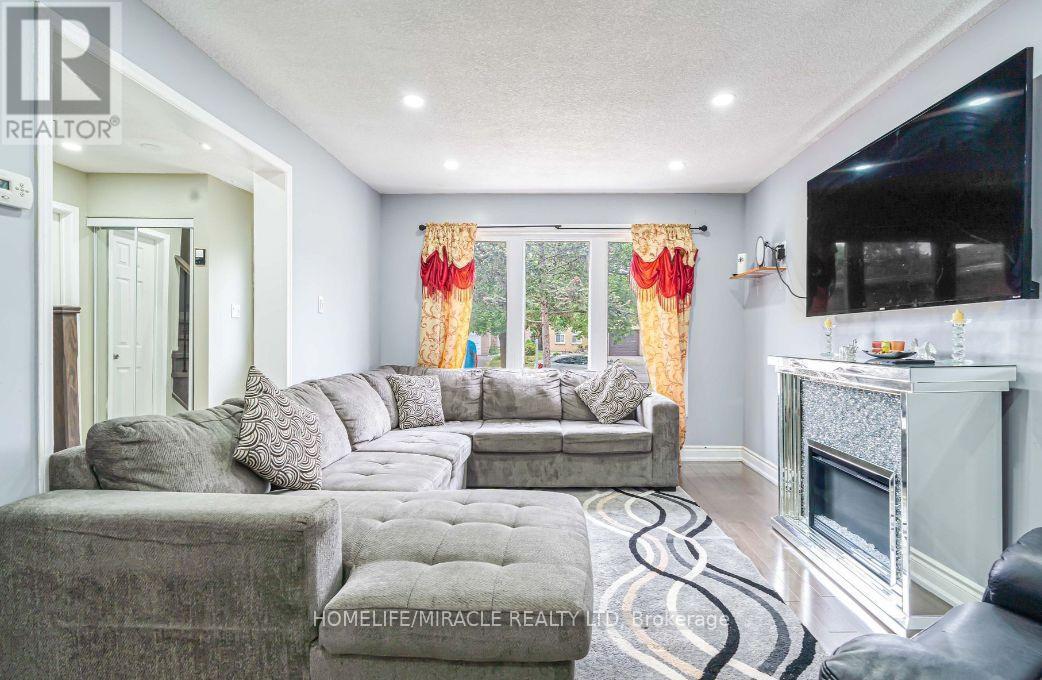 72 Norma Crescent, Brampton, Ontario  L6S 4H2 - Photo 3 - W12652456