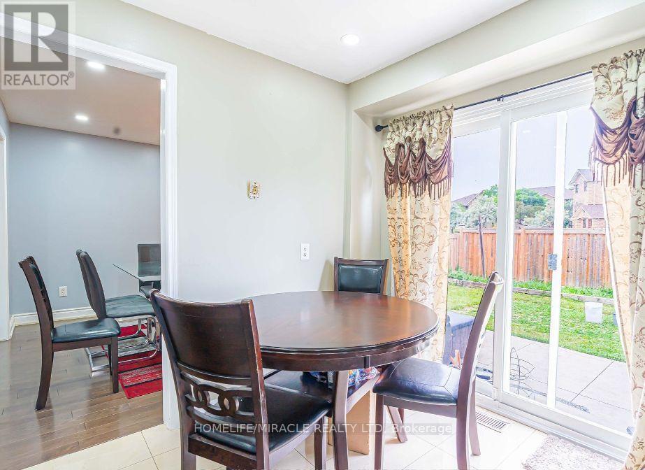 72 Norma Crescent, Brampton, Ontario  L6S 4H2 - Photo 4 - W12652456