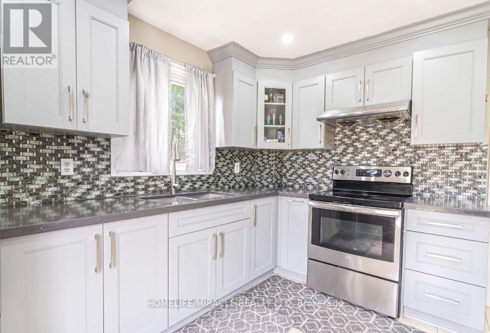 72 Norma Crescent, Brampton, Ontario  L6S 4H2 - Photo 5 - W12652456