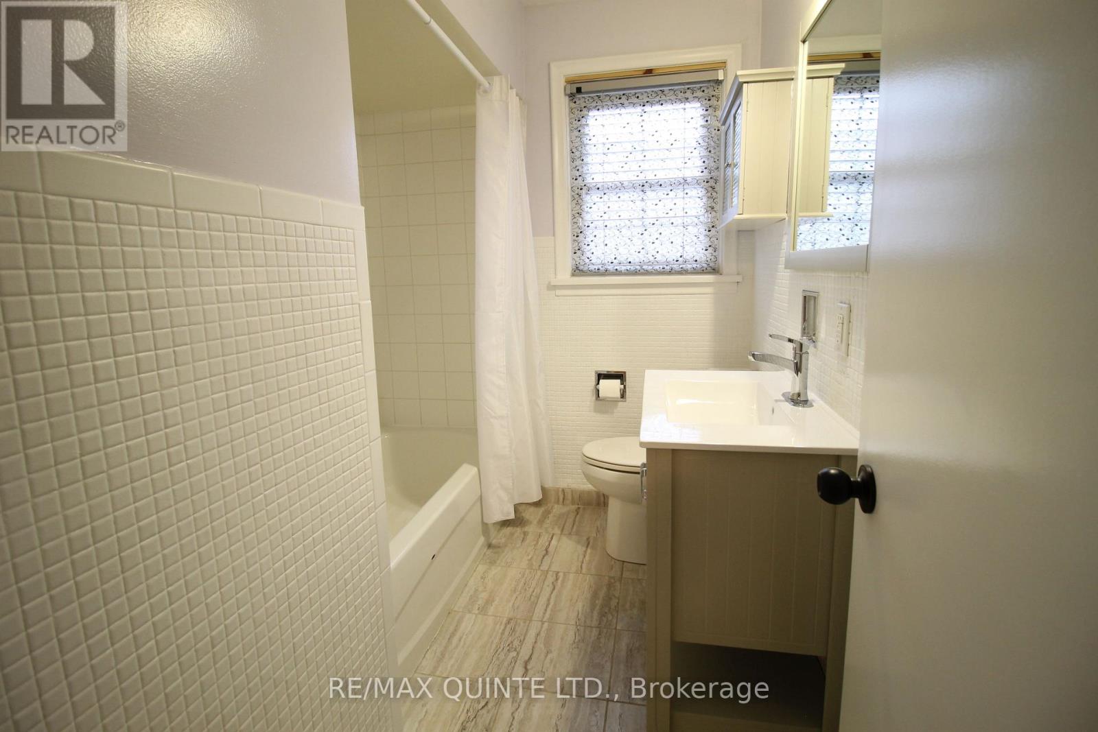 68 Elizabeth Crescent, Belleville, Ontario  K8N 1K5 - Photo 9 - X12474519