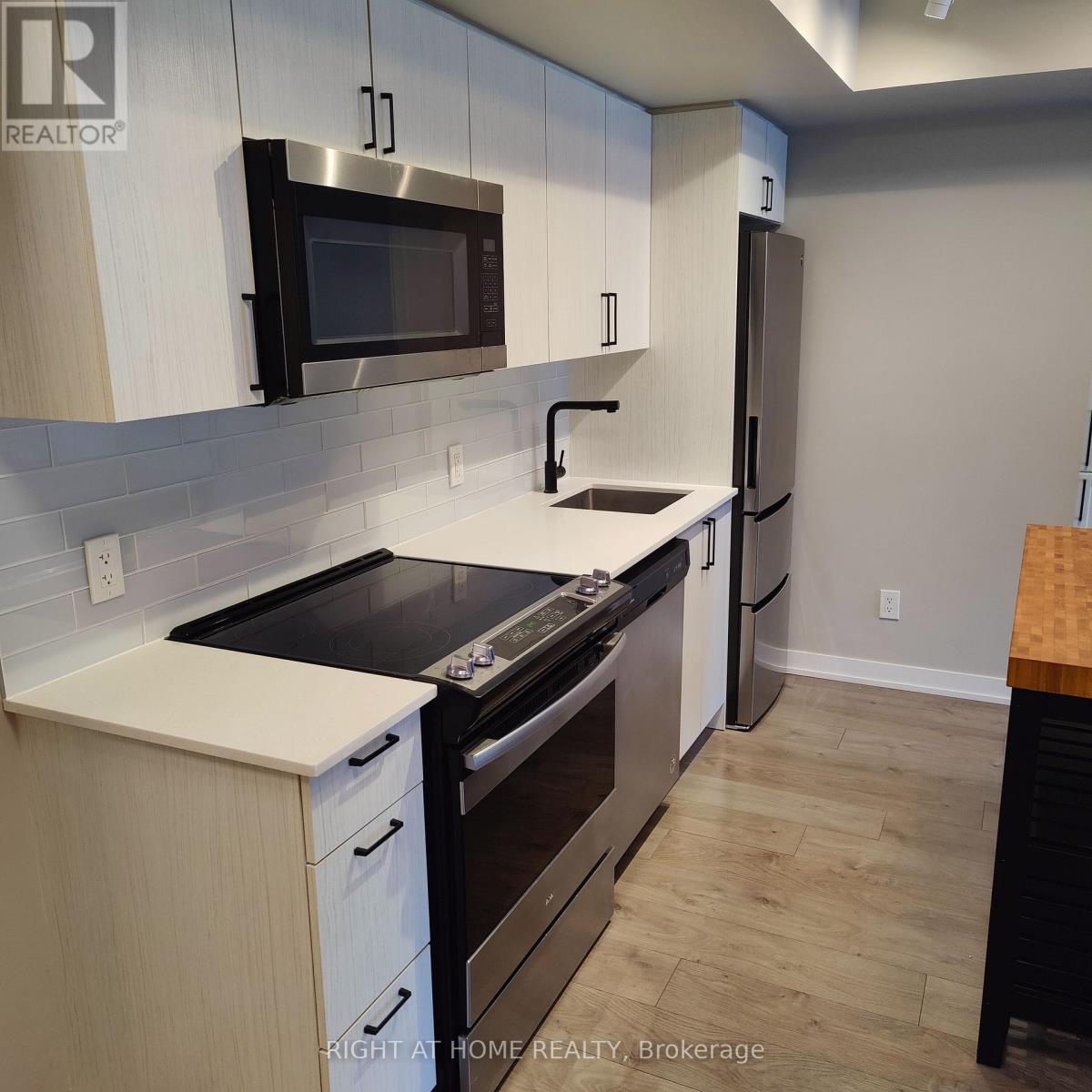 207 - 1401 O'connor Drive, Toronto, Ontario  M4B 2V5 - Photo 10 - E12651306