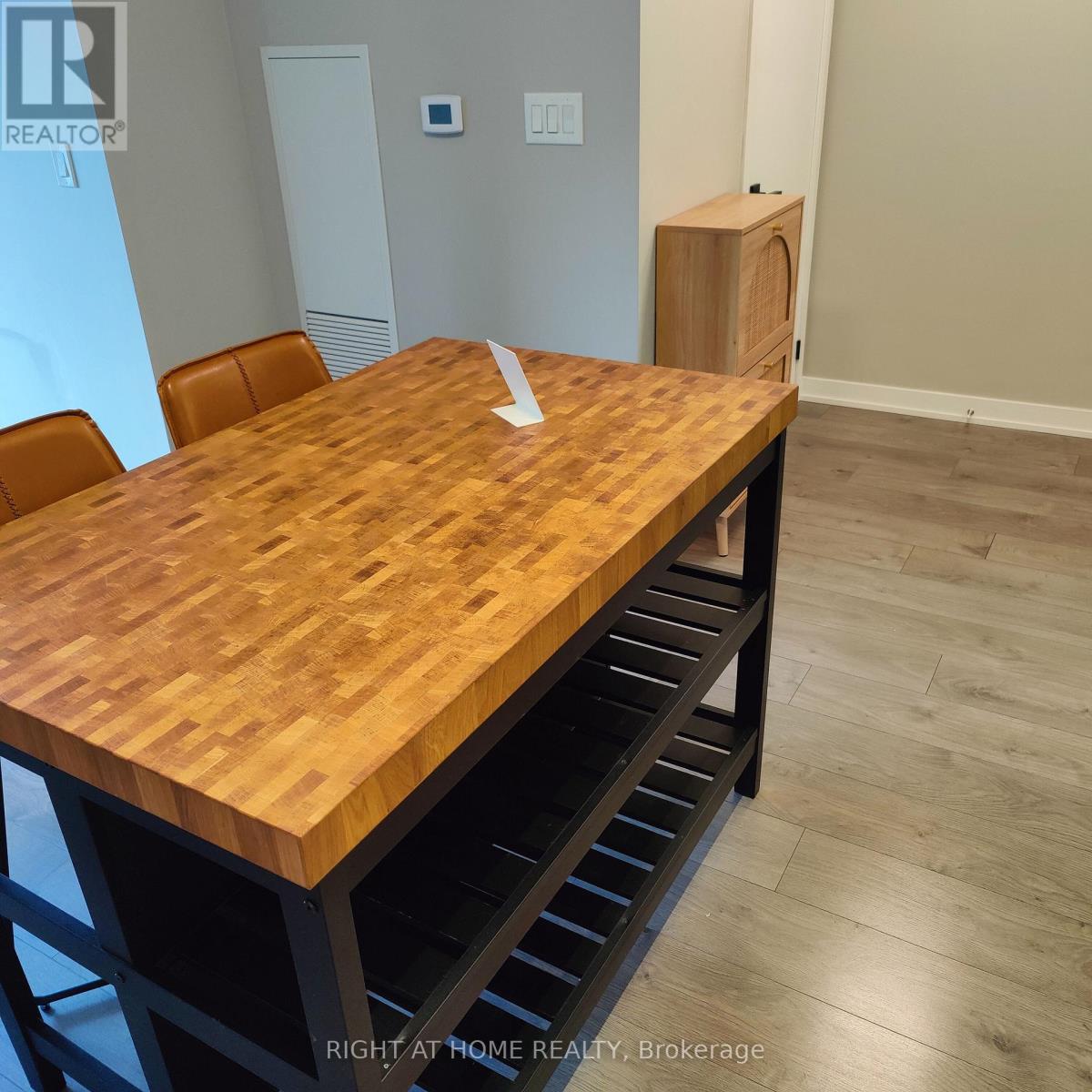 207 - 1401 O'connor Drive, Toronto, Ontario  M4B 2V5 - Photo 8 - E12651306