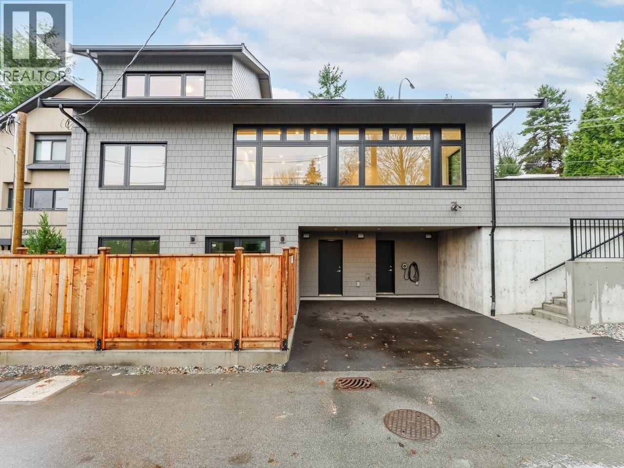 1123 E Keith Road, North Vancouver, British Columbia  V7L 1X4 - Photo 2 - R3074932