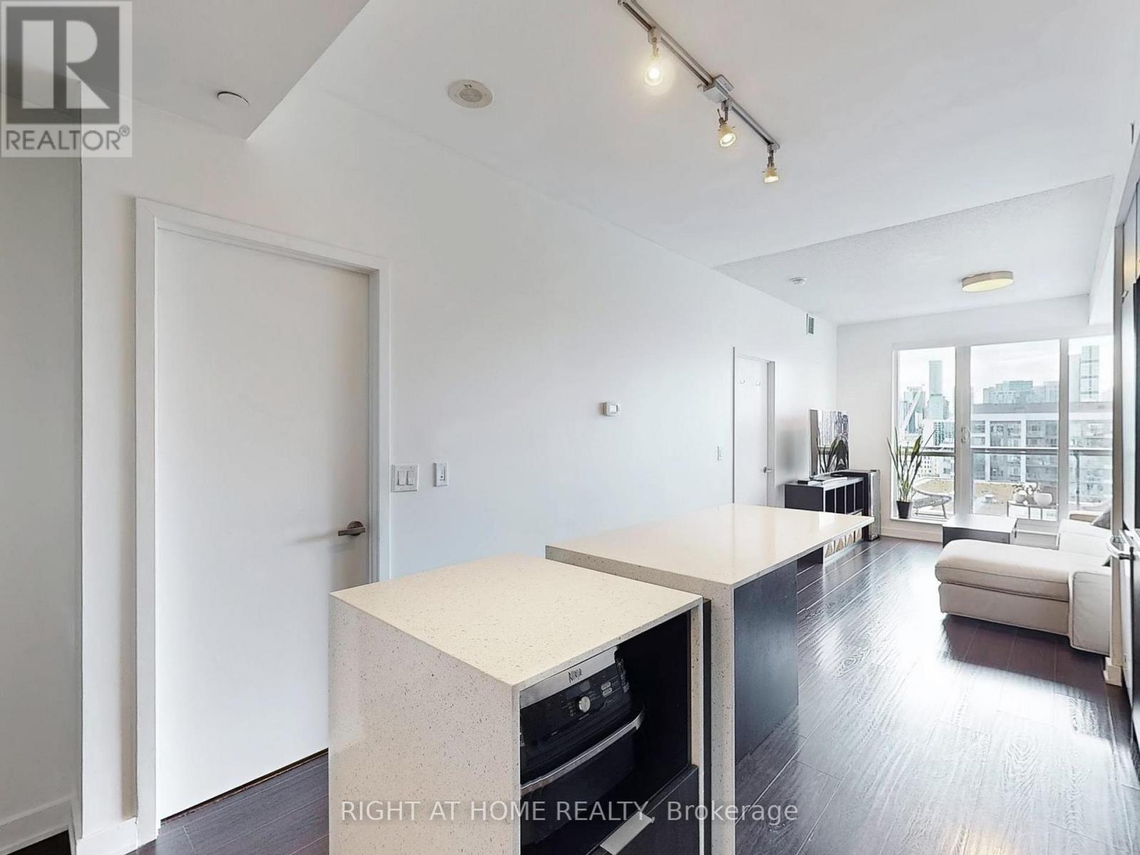 1407 - 55 Regent Park Boulevard, Toronto, Ontario  M5A 0C2 - Photo 6 - C12652476