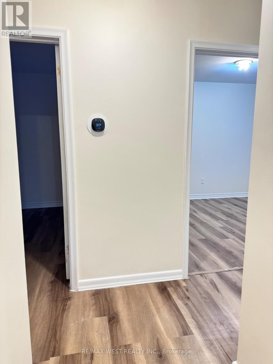 Main Floor - 410 Becker Road N, Richmond Hill, Ontario  L4C 2S4 - Photo 10 - N12547288