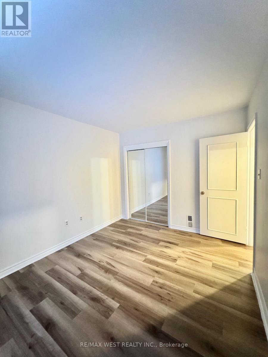 Main Floor - 410 Becker Road N, Richmond Hill, Ontario  L4C 2S4 - Photo 16 - N12547288