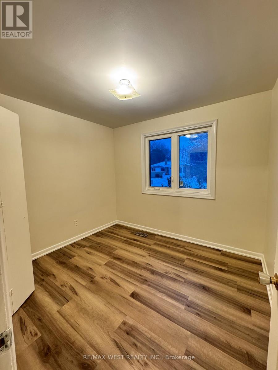 Main Floor - 410 Becker Road N, Richmond Hill, Ontario  L4C 2S4 - Photo 12 - N12547288