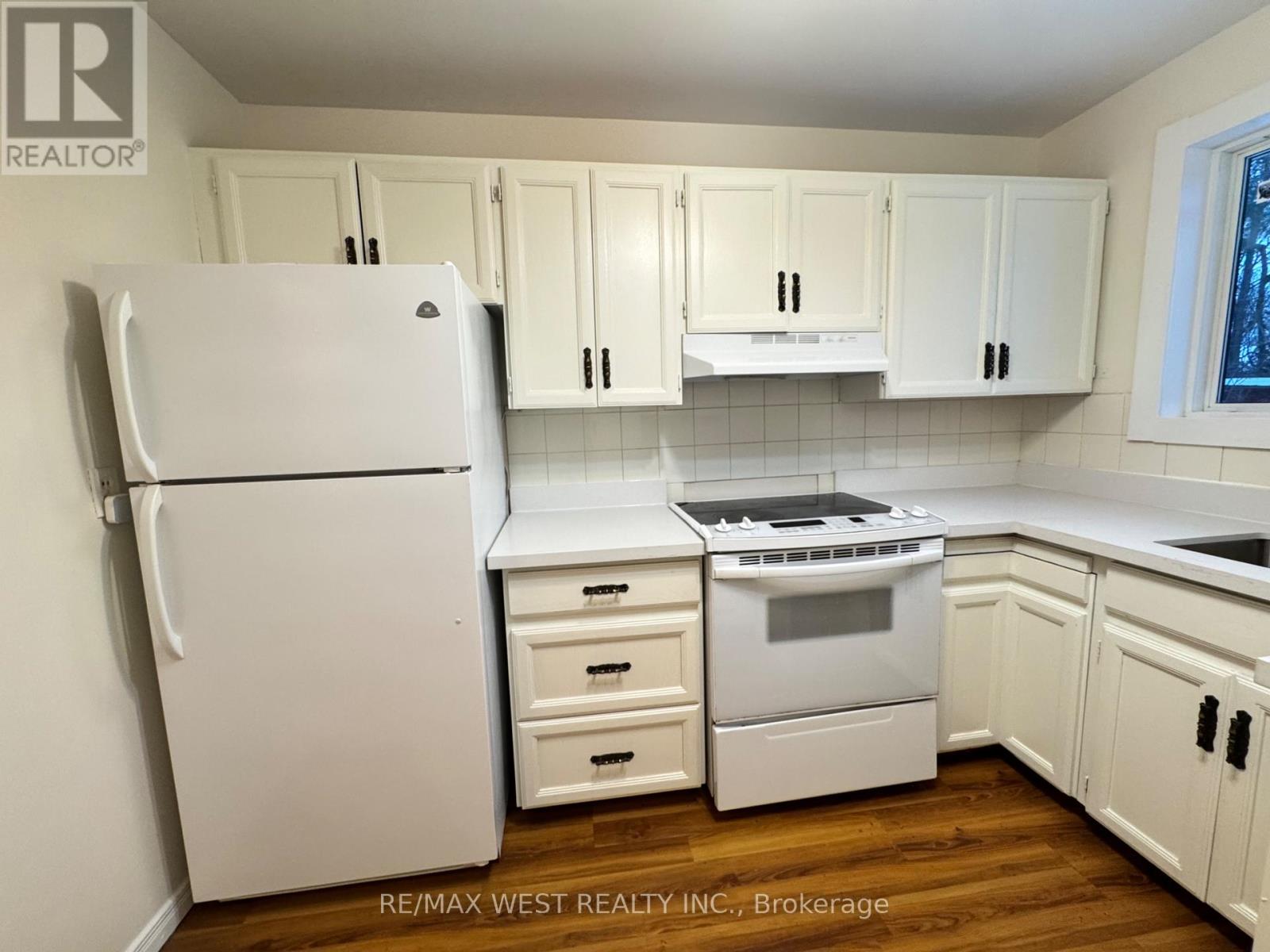 Main Floor - 410 Becker Road N, Richmond Hill, Ontario  L4C 2S4 - Photo 8 - N12547288