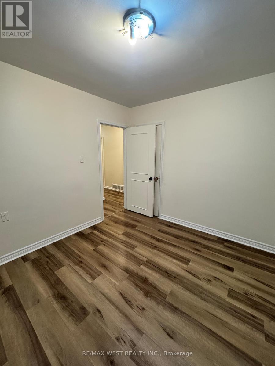 Main Floor - 410 Becker Road N, Richmond Hill, Ontario  L4C 2S4 - Photo 13 - N12547288