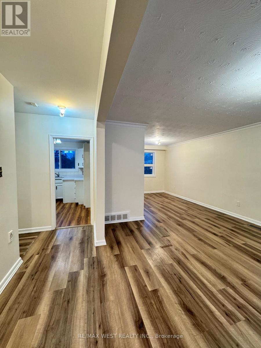 Main Floor - 410 Becker Road N, Richmond Hill, Ontario  L4C 2S4 - Photo 3 - N12547288