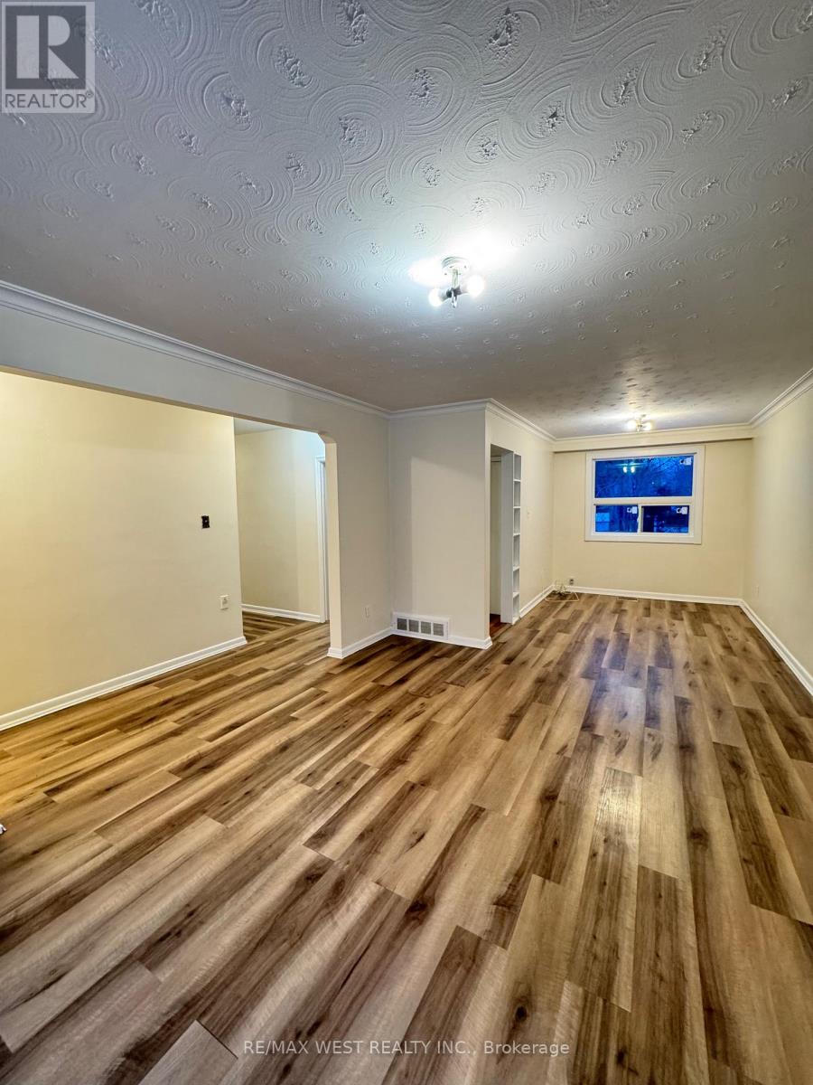 Main Floor - 410 Becker Road N, Richmond Hill, Ontario  L4C 2S4 - Photo 4 - N12547288