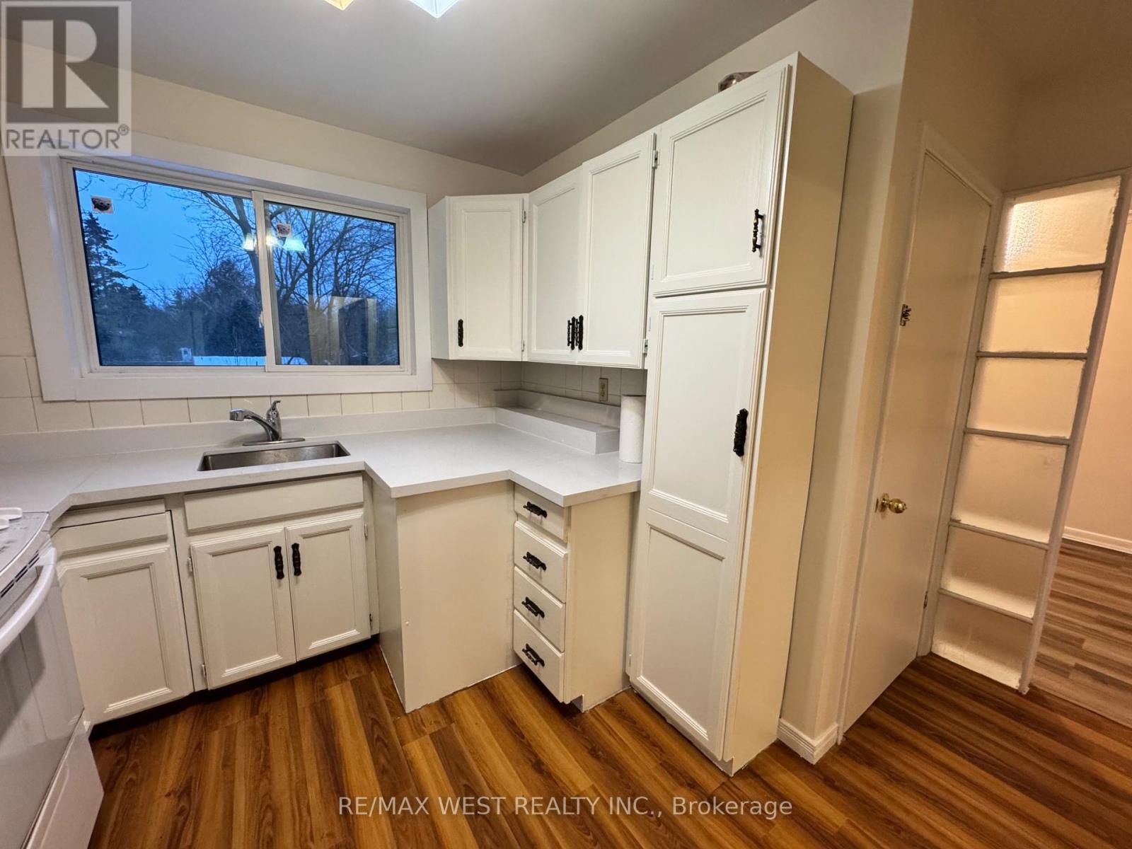 Main Floor - 410 Becker Road N, Richmond Hill, Ontario  L4C 2S4 - Photo 9 - N12547288