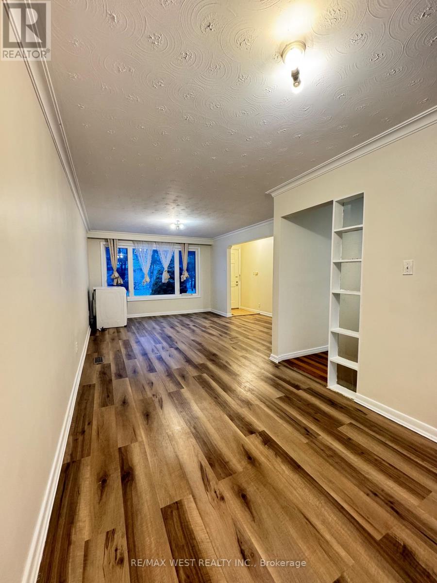 Main Floor - 410 Becker Road N, Richmond Hill, Ontario  L4C 2S4 - Photo 5 - N12547288