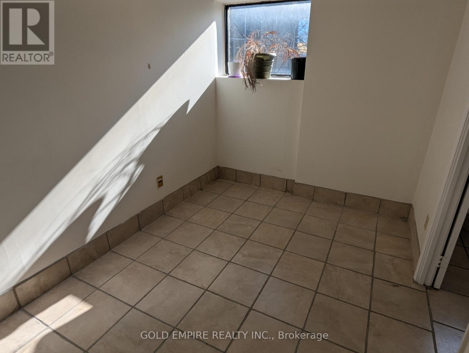 #8 - 41 Mondamin Street, St. Thomas, Ontario  N5P 2V3 - Photo 11 - X12652536