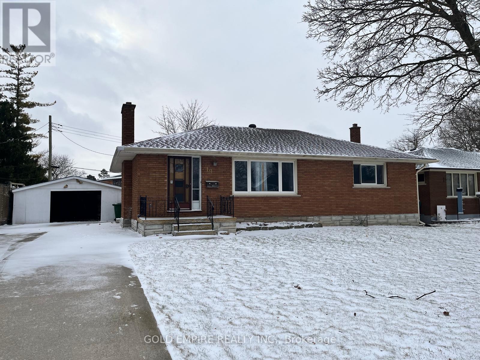 19 ST JOSEPH STREET, St. Thomas, Ontario