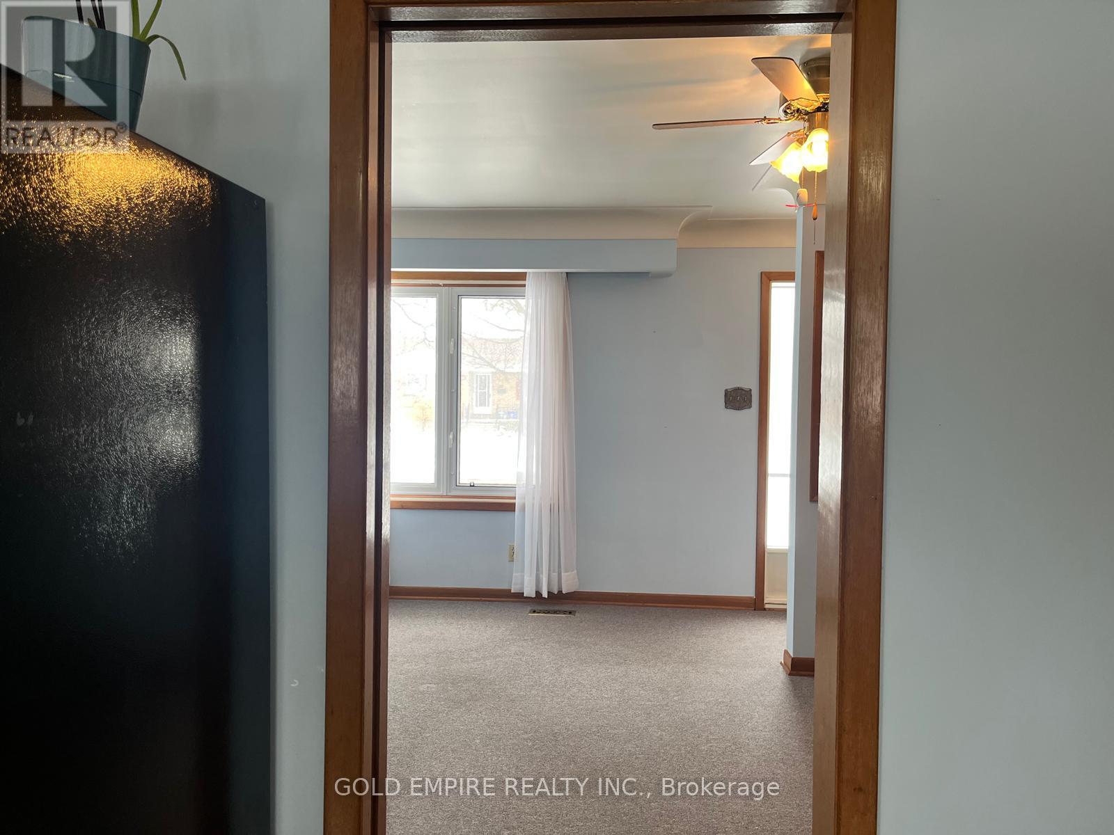 19 St Joseph Street, St. Thomas, Ontario  N5R 1S8 - Photo 12 - X12652512