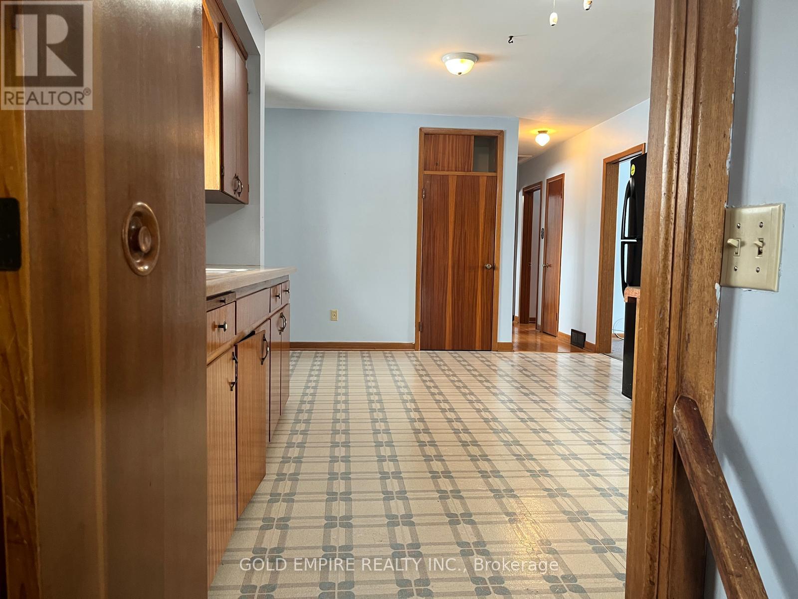 19 St Joseph Street, St. Thomas, Ontario  N5R 1S8 - Photo 4 - X12652512