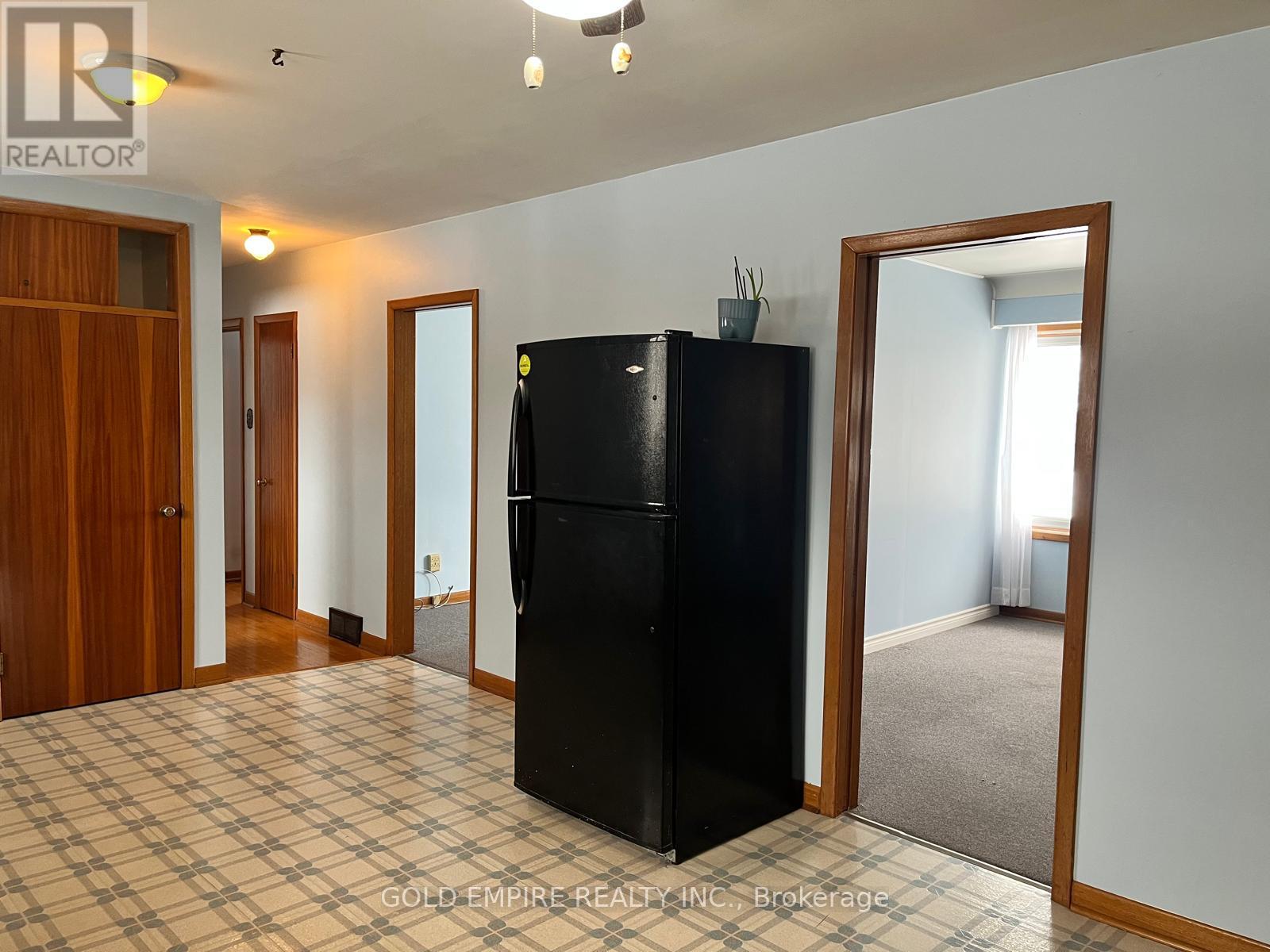 19 St Joseph Street, St. Thomas, Ontario  N5R 1S8 - Photo 6 - X12652512