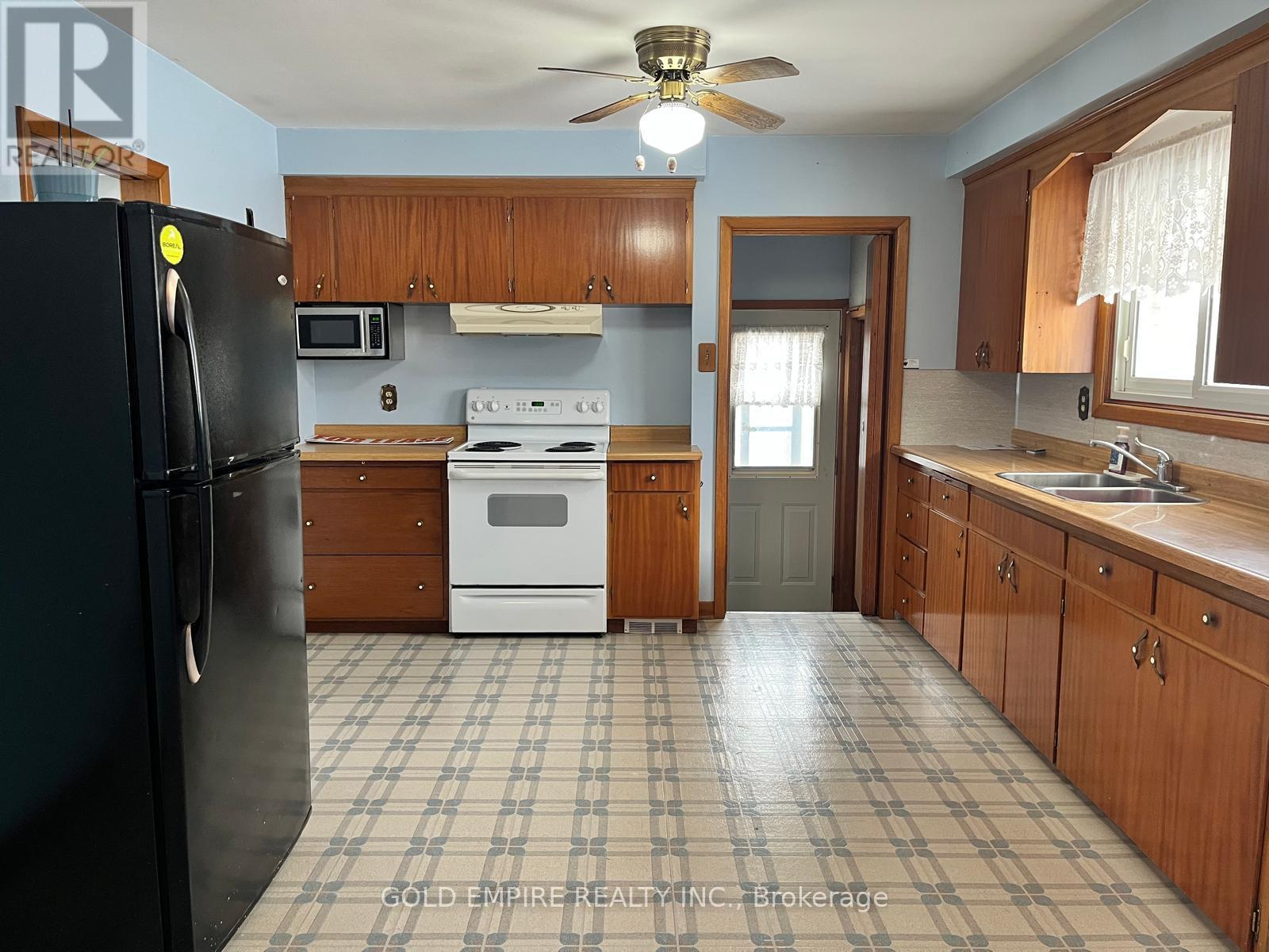 19 St Joseph Street, St. Thomas, Ontario  N5R 1S8 - Photo 8 - X12652512