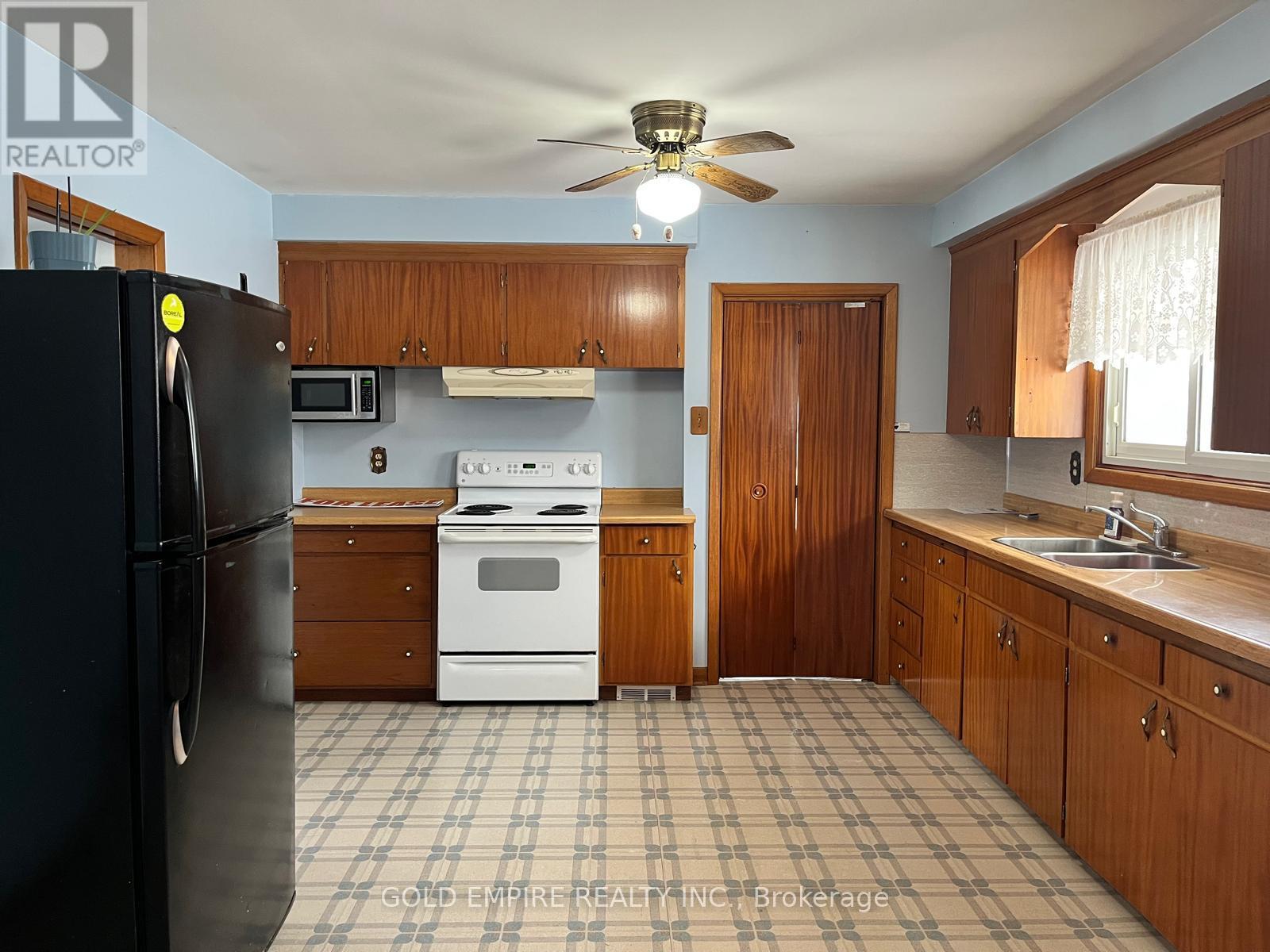 19 St Joseph Street, St. Thomas, Ontario  N5R 1S8 - Photo 9 - X12652512