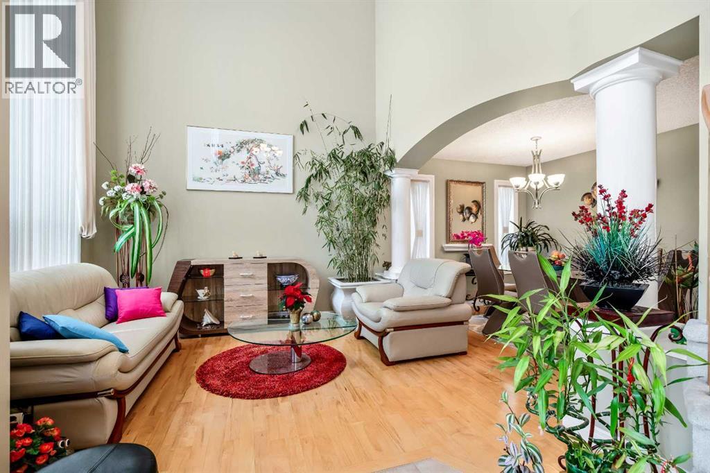 26 Simcrest Manor Sw, Calgary, Alberta  T3H 4K1 - Photo 5 - A2272875