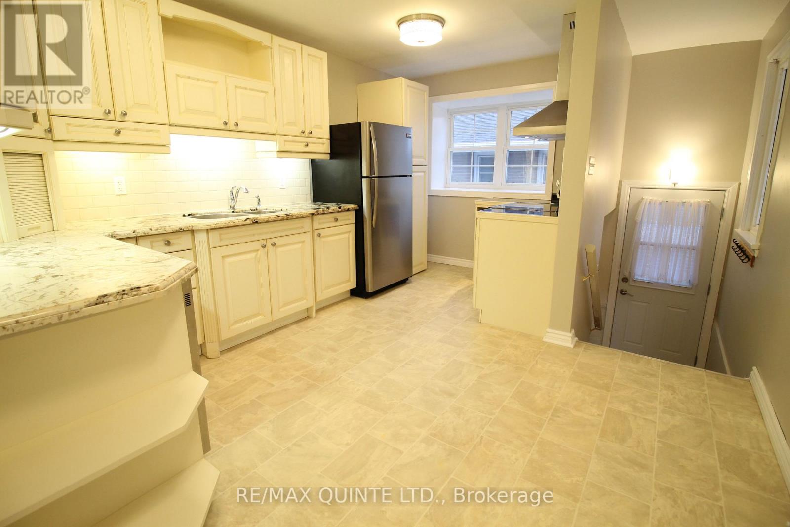 68 Elizabeth Crescent, Belleville, Ontario  K8N 1K5 - Photo 11 - X12474519