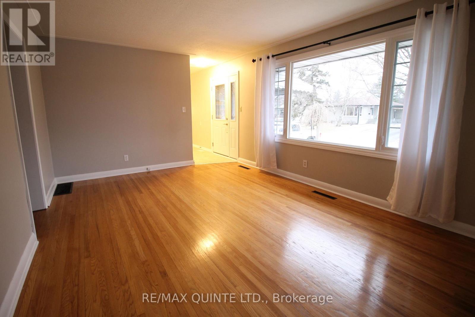 68 Elizabeth Crescent, Belleville, Ontario  K8N 1K5 - Photo 4 - X12474519