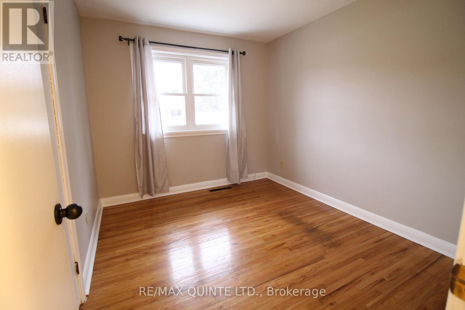 68 Elizabeth Crescent, Belleville, Ontario  K8N 1K5 - Photo 8 - X12474519