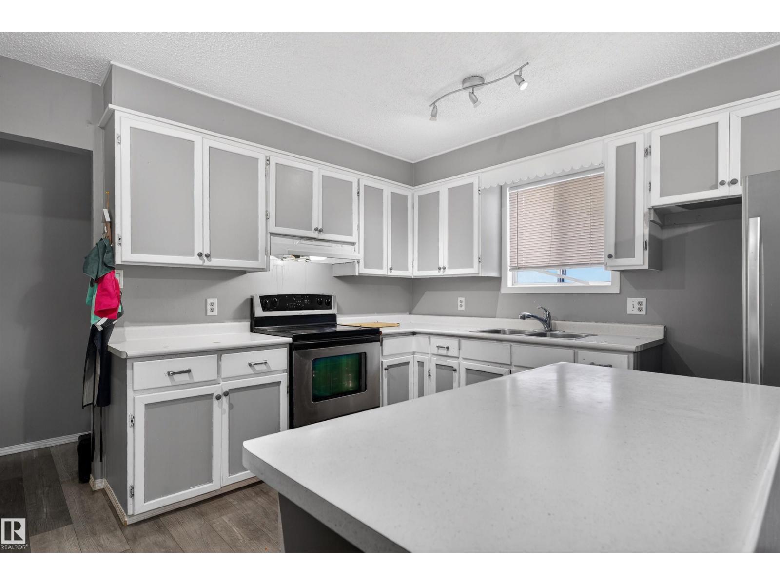 1732 61 St Nw, Edmonton, Alberta  T6L 1N2 - Photo 9 - E4468654