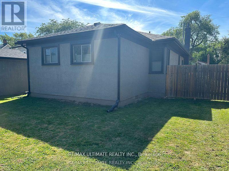 10 Columbia Street, St. Catharines, Ontario  L2R 5H6 - Photo 22 - X12652580