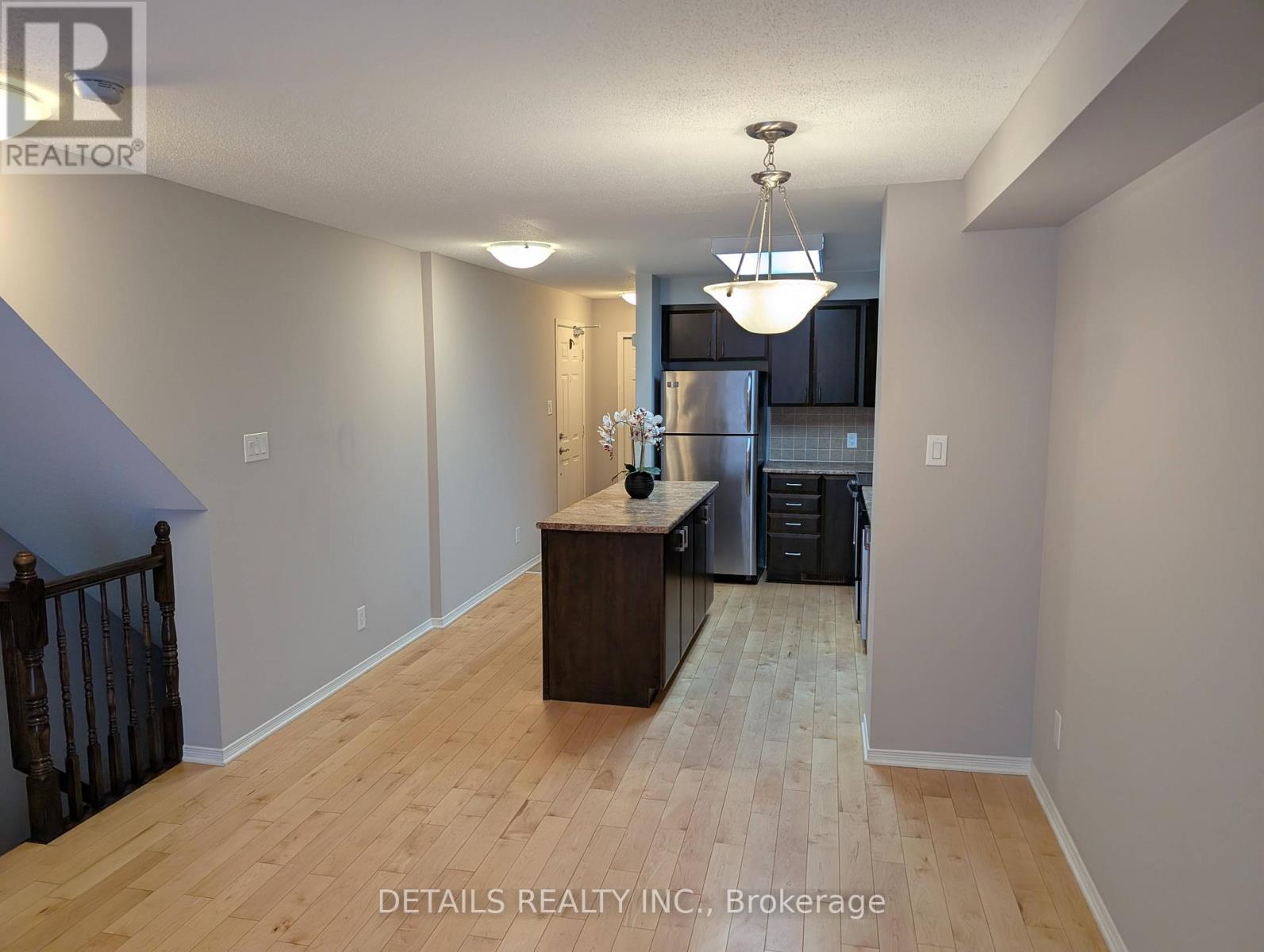 149 Windswept Private, Ottawa, Ontario K1V 0Z4 - Photo 8 - X12553384