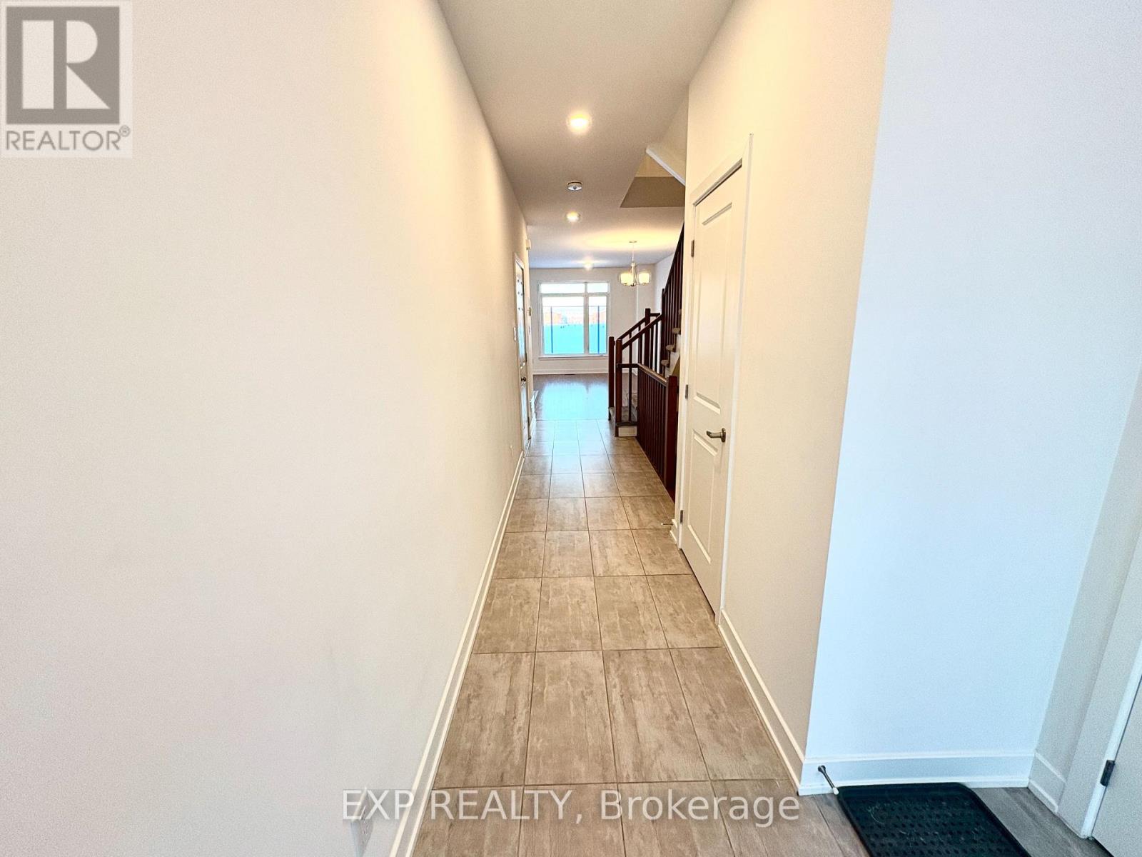 261 Finsbury Avenue, Ottawa, Ontario  K2S 2Y2 - Photo 3 - X12652596