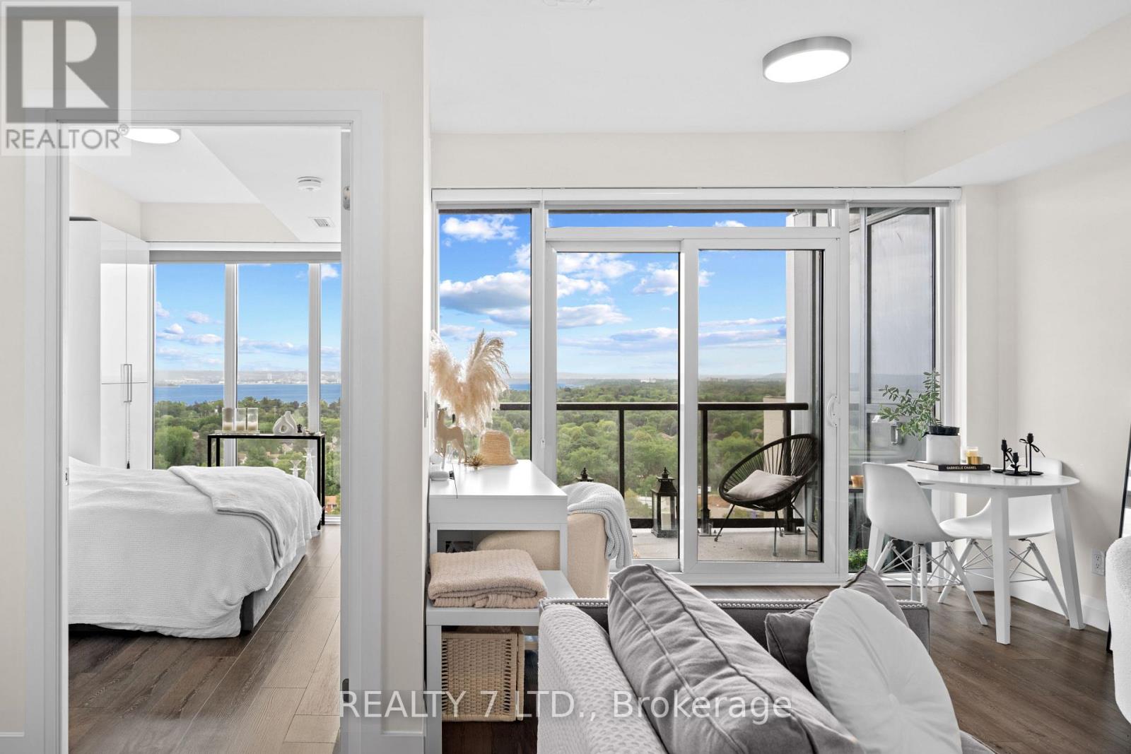 1701 - 500 Brock Avenue N, Burlington, Ontario  L7S 0A5 - Photo 8 - W12526876