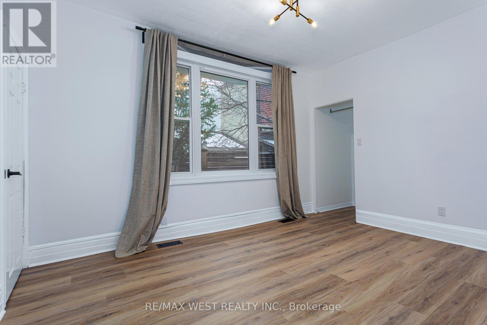Main - 105 Sunnyside Ave Avenue, Toronto, Ontario  M6R 2P1 - Photo 11 - W12652606