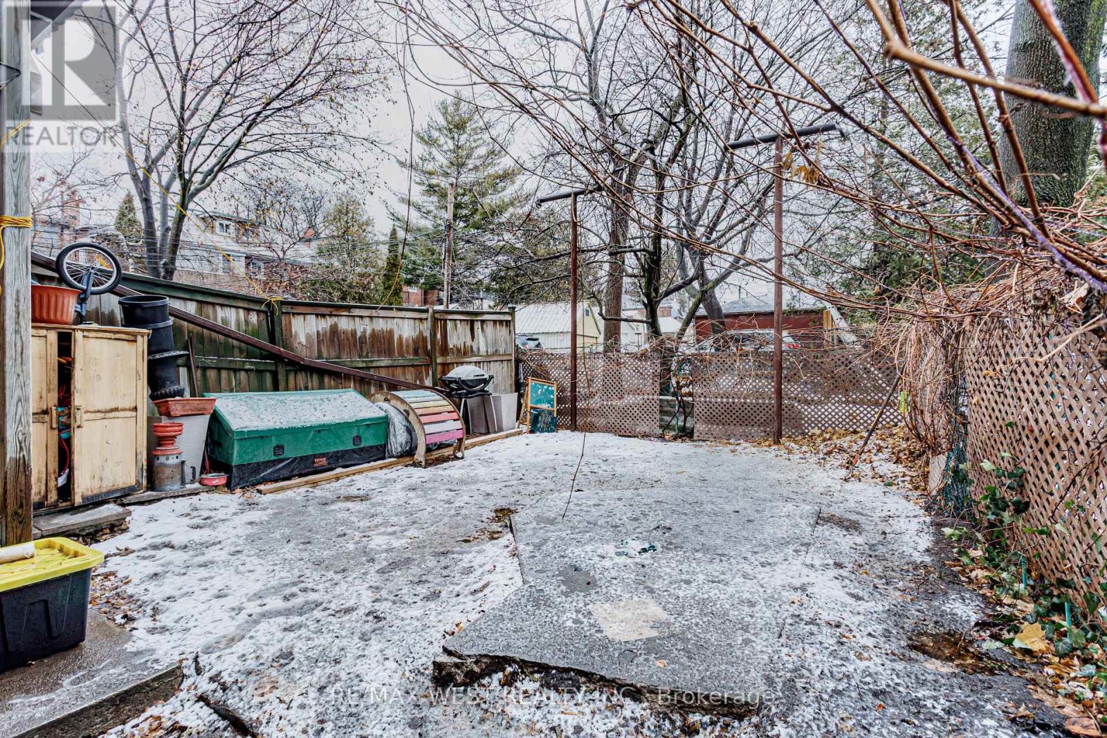 Main - 105 Sunnyside Ave Avenue, Toronto, Ontario  M6R 2P1 - Photo 14 - W12652606