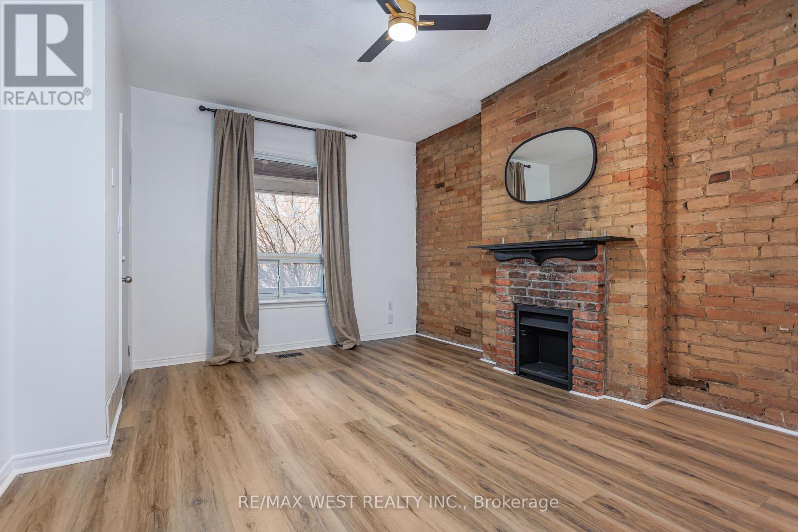 Main - 105 Sunnyside Ave Avenue, Toronto, Ontario  M6R 2P1 - Photo 4 - W12652606