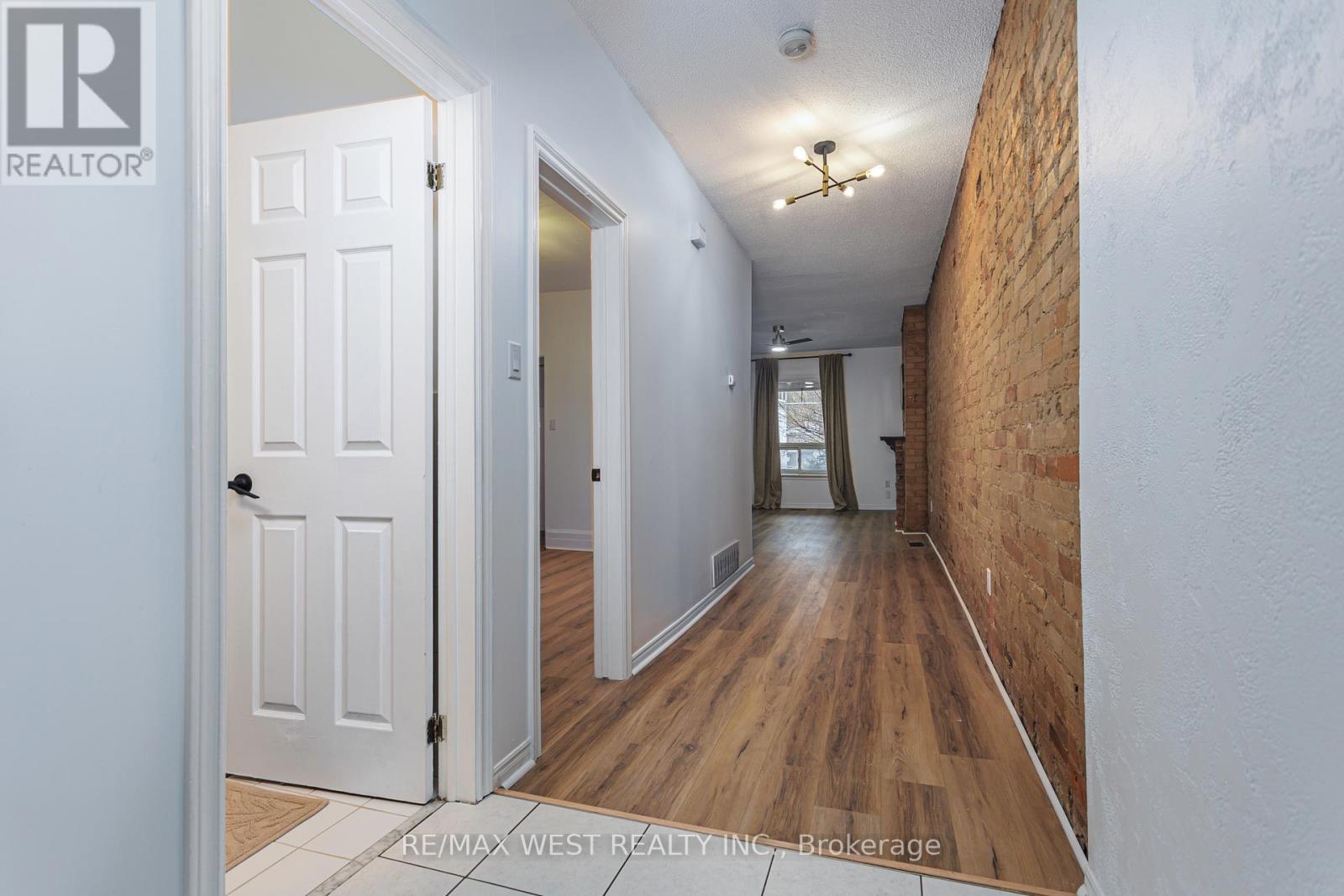 Main - 105 Sunnyside Ave Avenue, Toronto, Ontario  M6R 2P1 - Photo 9 - W12652606