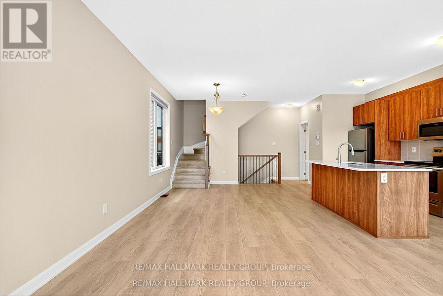 348 Raheen Court Ottawa Circuit, Ottawa, Ontario  K2J 7C2 - Photo 5 - X12652614