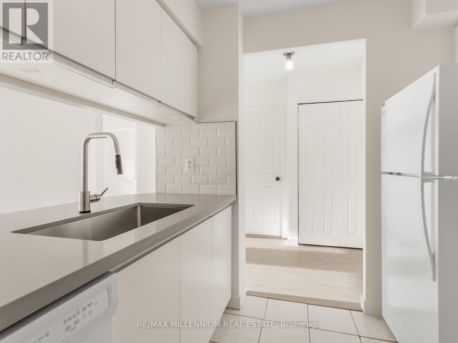 803 - 12 Laurelcrest Street, Brampton, Ontario  L6S 5Y4 - Photo 17 - W12651712