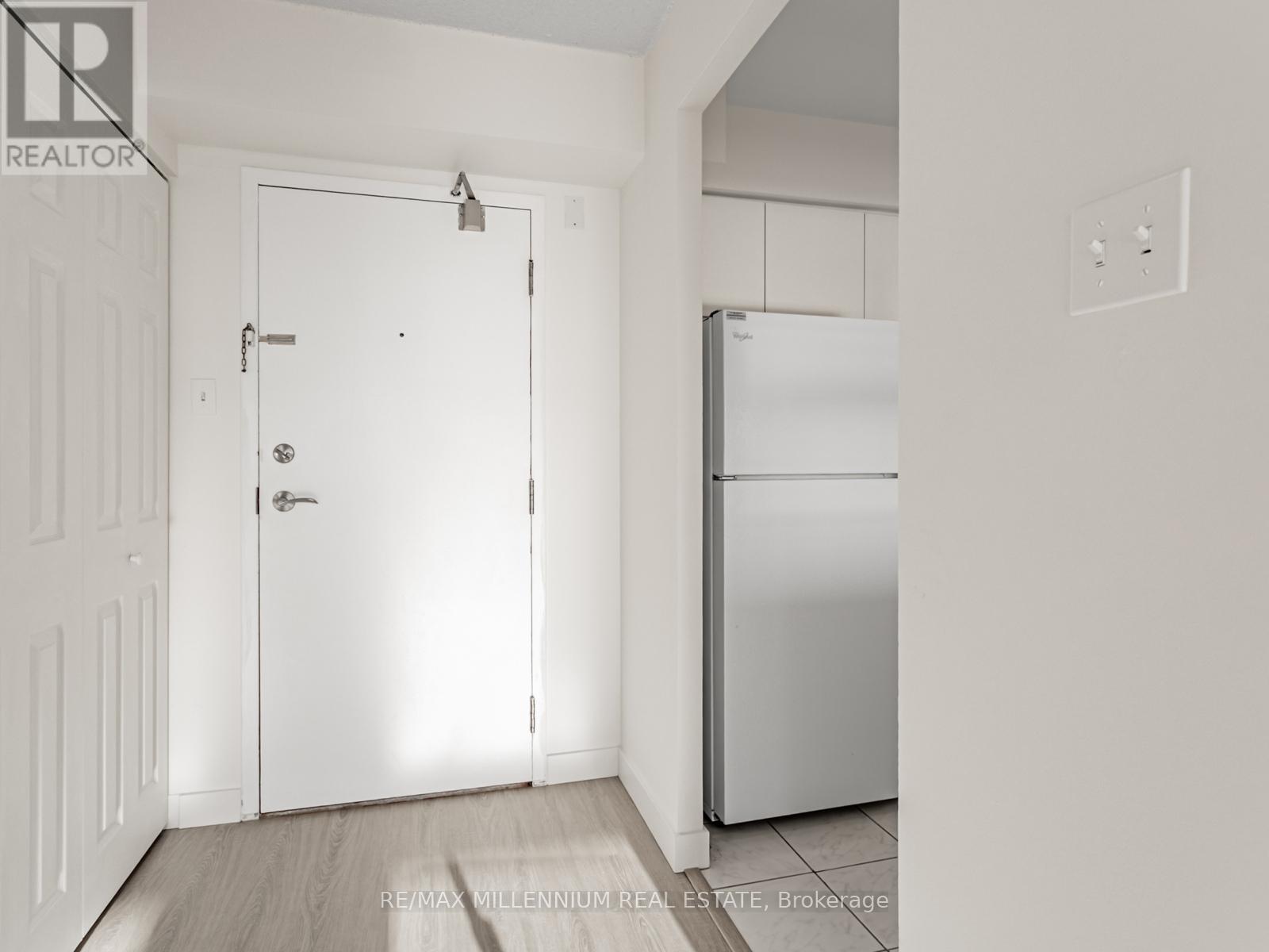 803 - 12 Laurelcrest Street, Brampton, Ontario  L6S 5Y4 - Photo 12 - W12651712